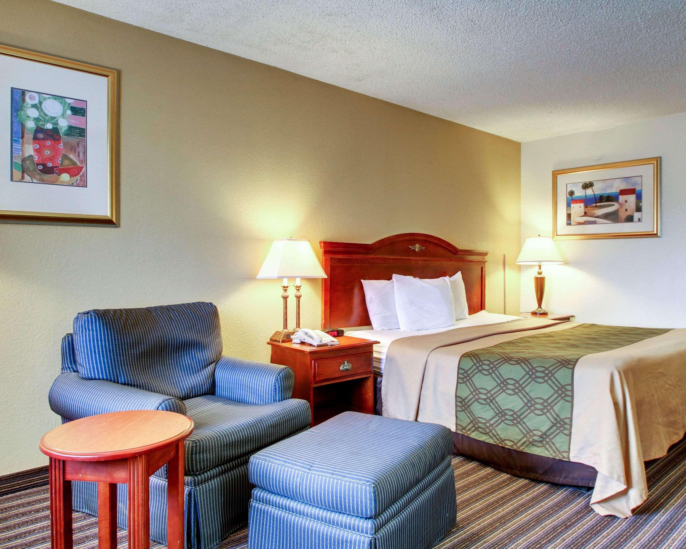 Econo Motel 3*