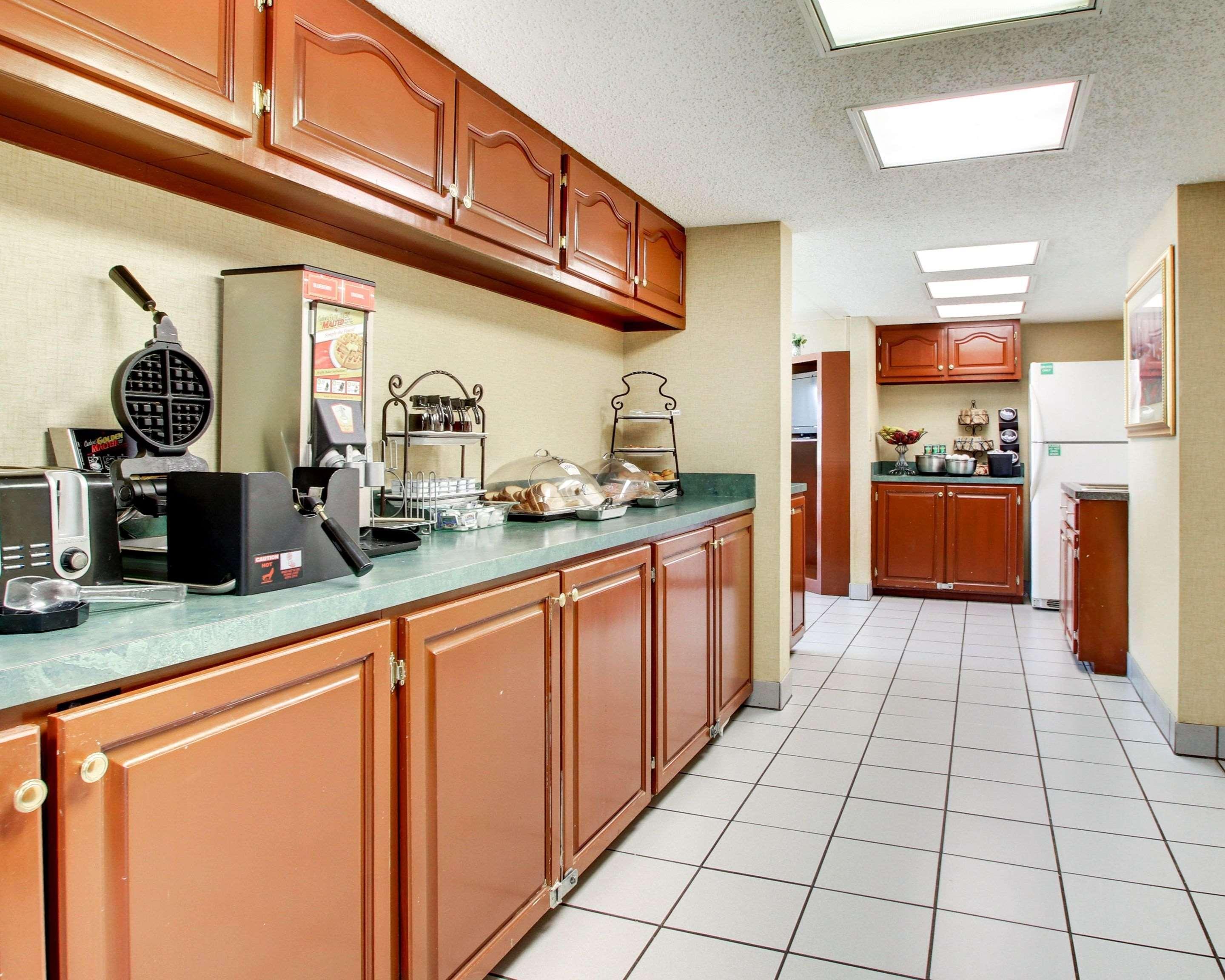 Econo Motel 3*