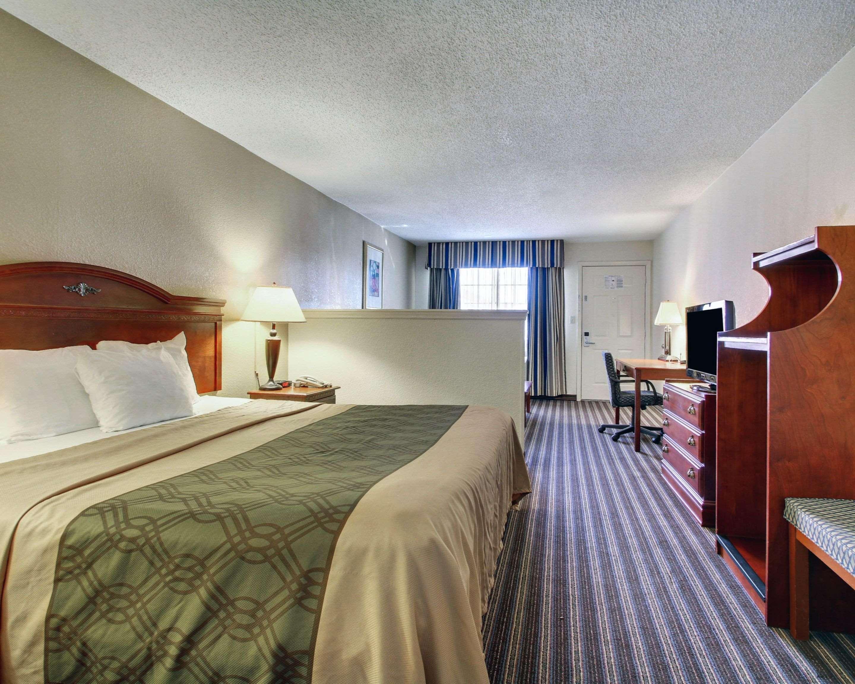 Econo Motel 3*